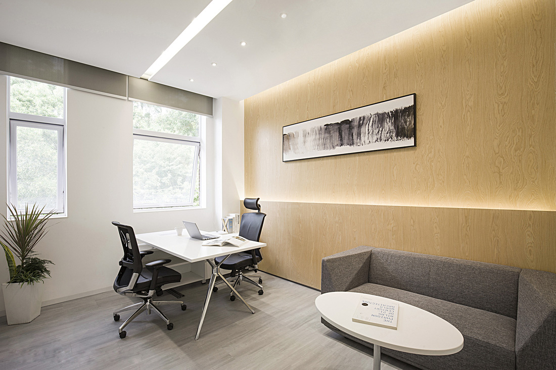 5e69efd9342e0.jpg 領(lǐng)導(dǎo)辦公.jpg